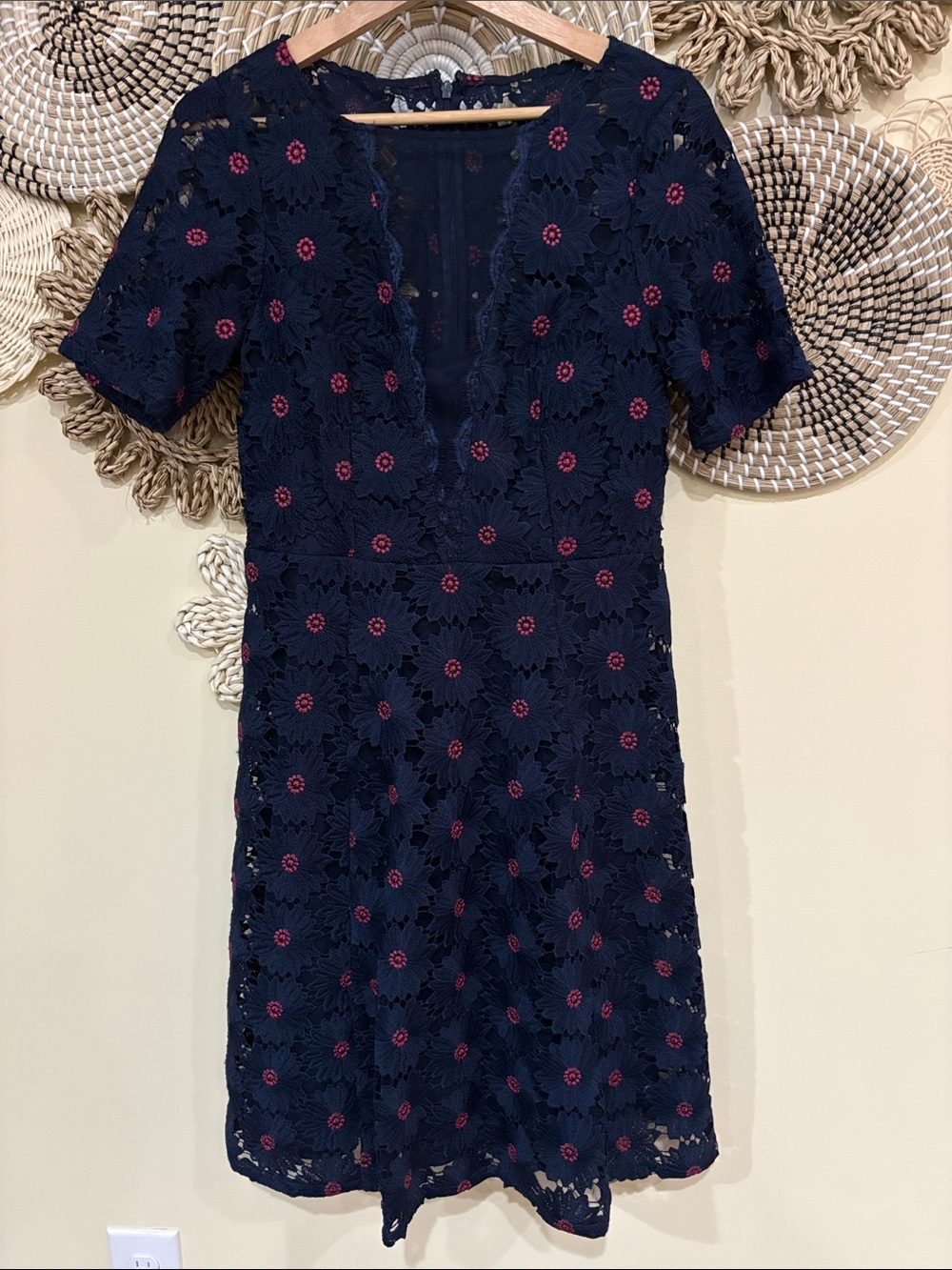 Adrianna Papell Navy Lace Dress SZ 4  MOB MOG Dress  semi formal. Navy and pink